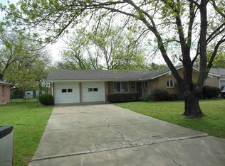 2016 N Main St, Bonham, TX 75418