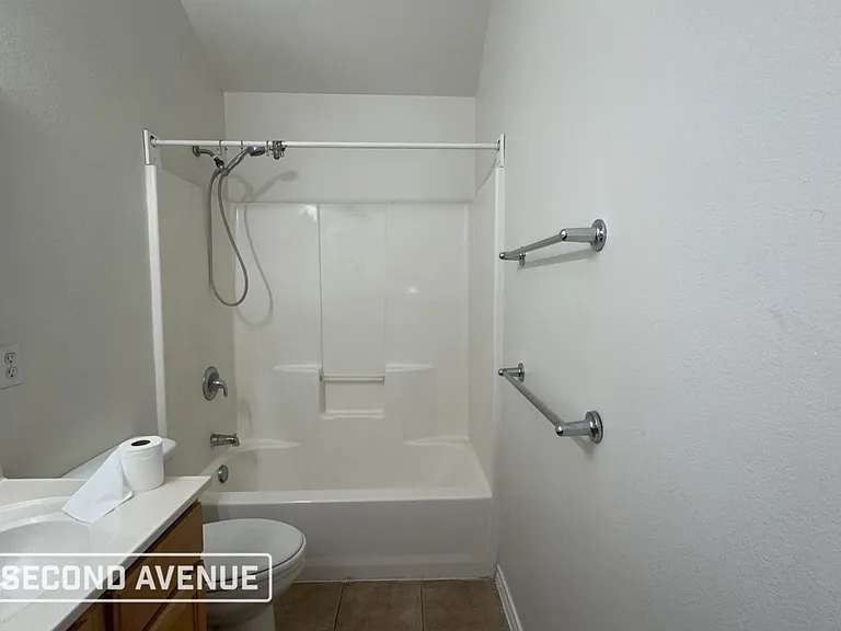 6013 Suffolk Dr — Photo 8