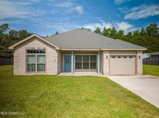 14 Colony Rd, Mc Henry, MS 39561