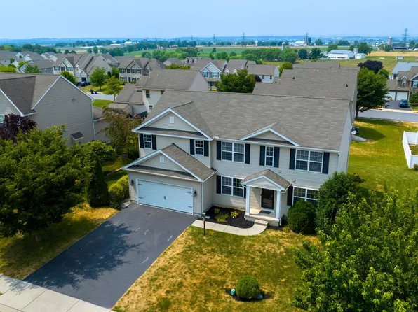 221 Fallowfield Dr, Leola, PA 17540