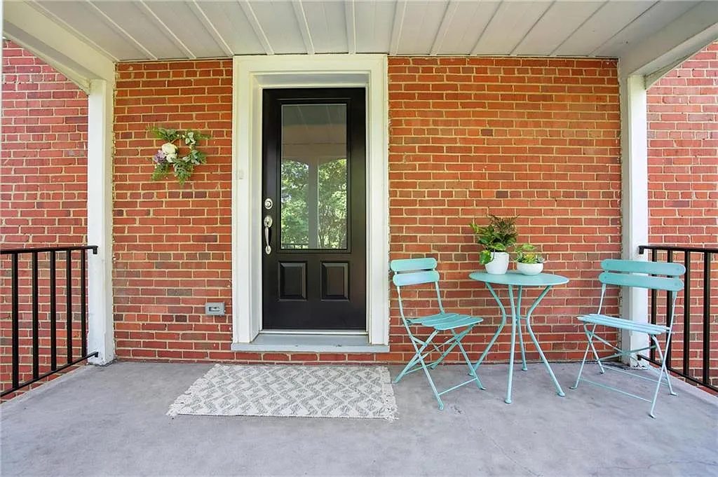 3 bed, 1224 sqft, $2,600 — Photo 2