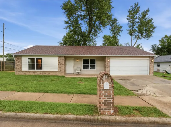 600 Huckleberry Ln, Springdale, AR 72764