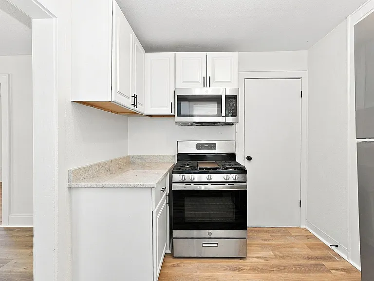 1112 Peters Ave — Photo 7