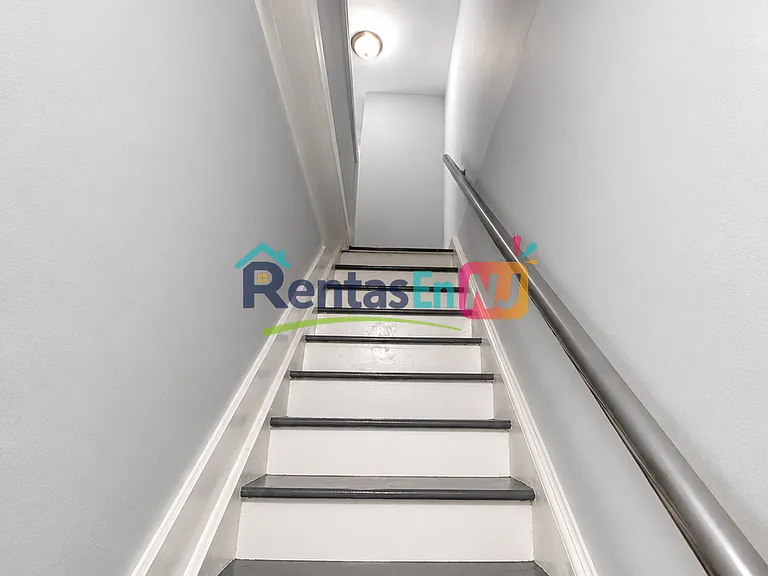 187-189 Vermont Ave #1 — Photo 4