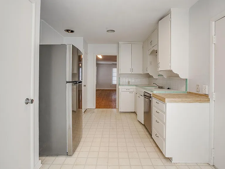 3557 Suffolk Dr — Photo 9