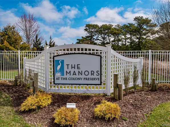 15 Cricket Court, Shirley, NY 11967