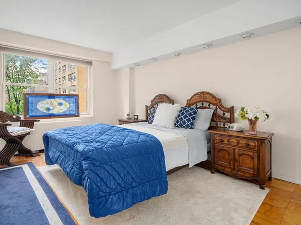 370 East 76th Street image 12 of 14