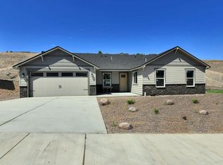 2 S 12th Street Loop, Selah, WA 98942