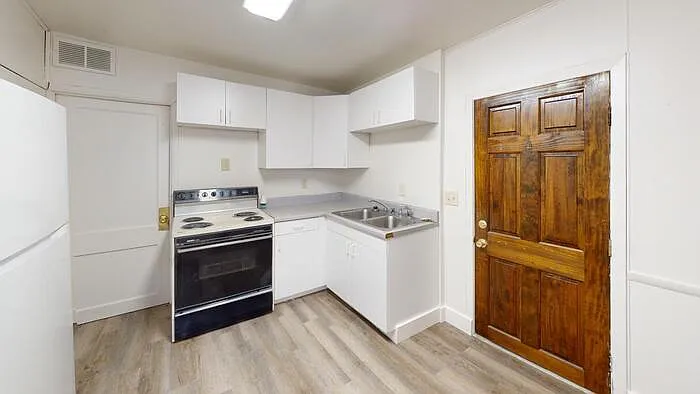 3 bed, 1.0 bath, $999 — Photo 1