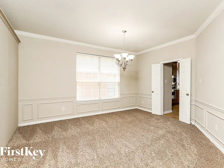 2225 Crary Mdw — Photo 5