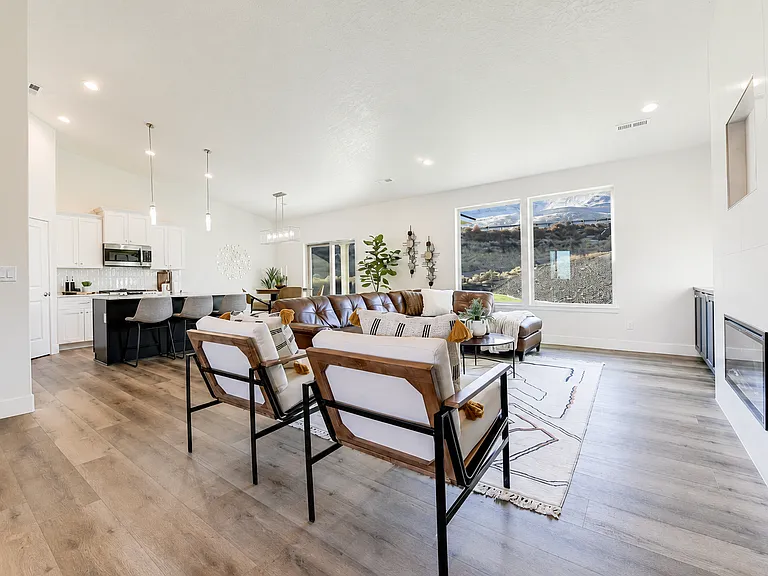 220 Tiber St — Photo 8