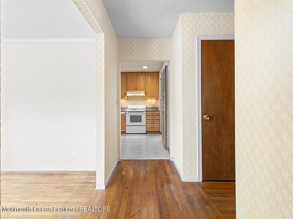 4th image of 648 Longview Drive