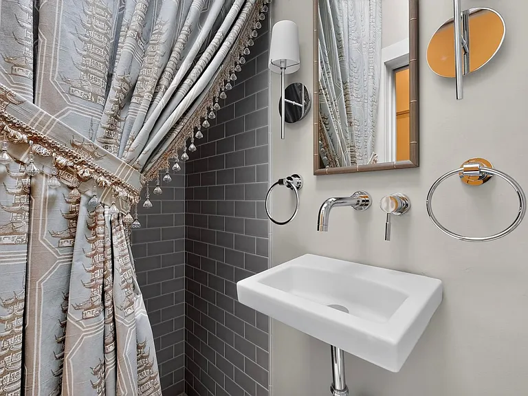 2323 Barberry Dr — Photo 33