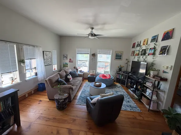 219 Main St APT 2, Cedar Falls, IA 50613