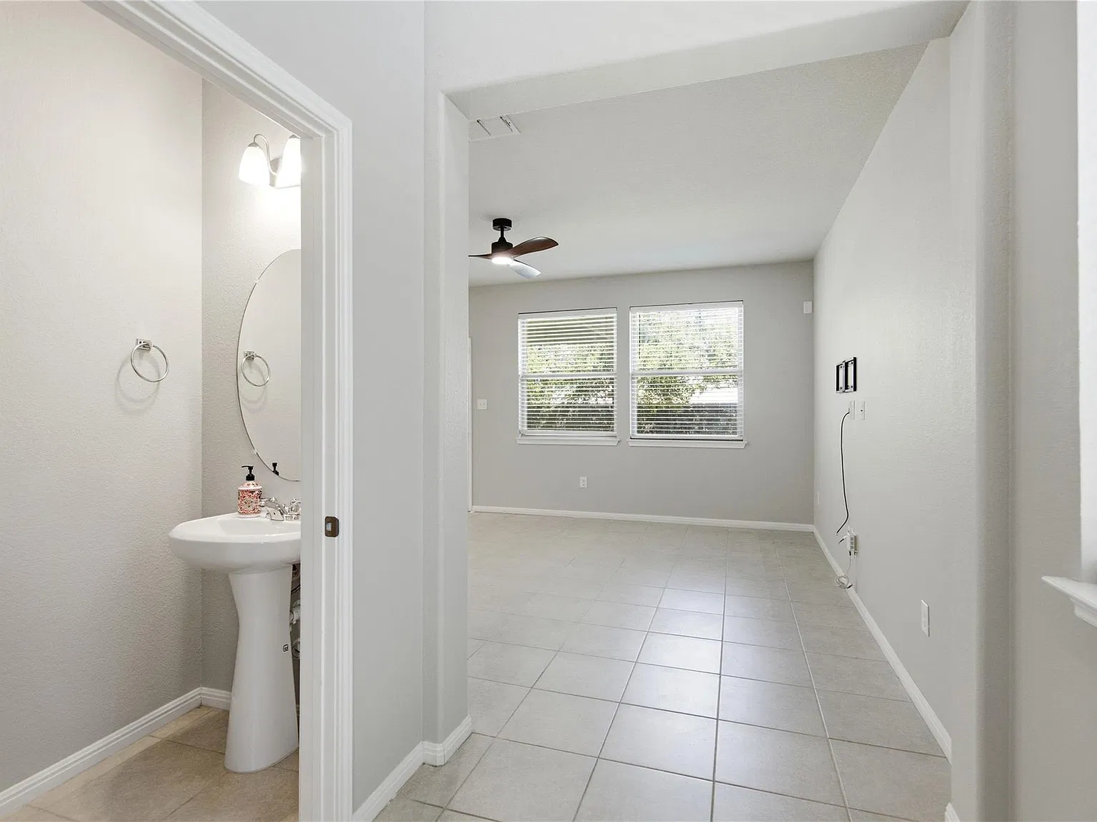 3 bed, 2.5 bath, 1667 sqft, $2,350 — Photo 4