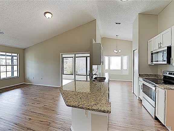 5th image of 3905 39th Ave W