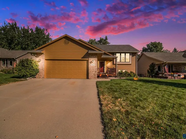 5704 W 52nd St, Sioux Falls, SD 57106