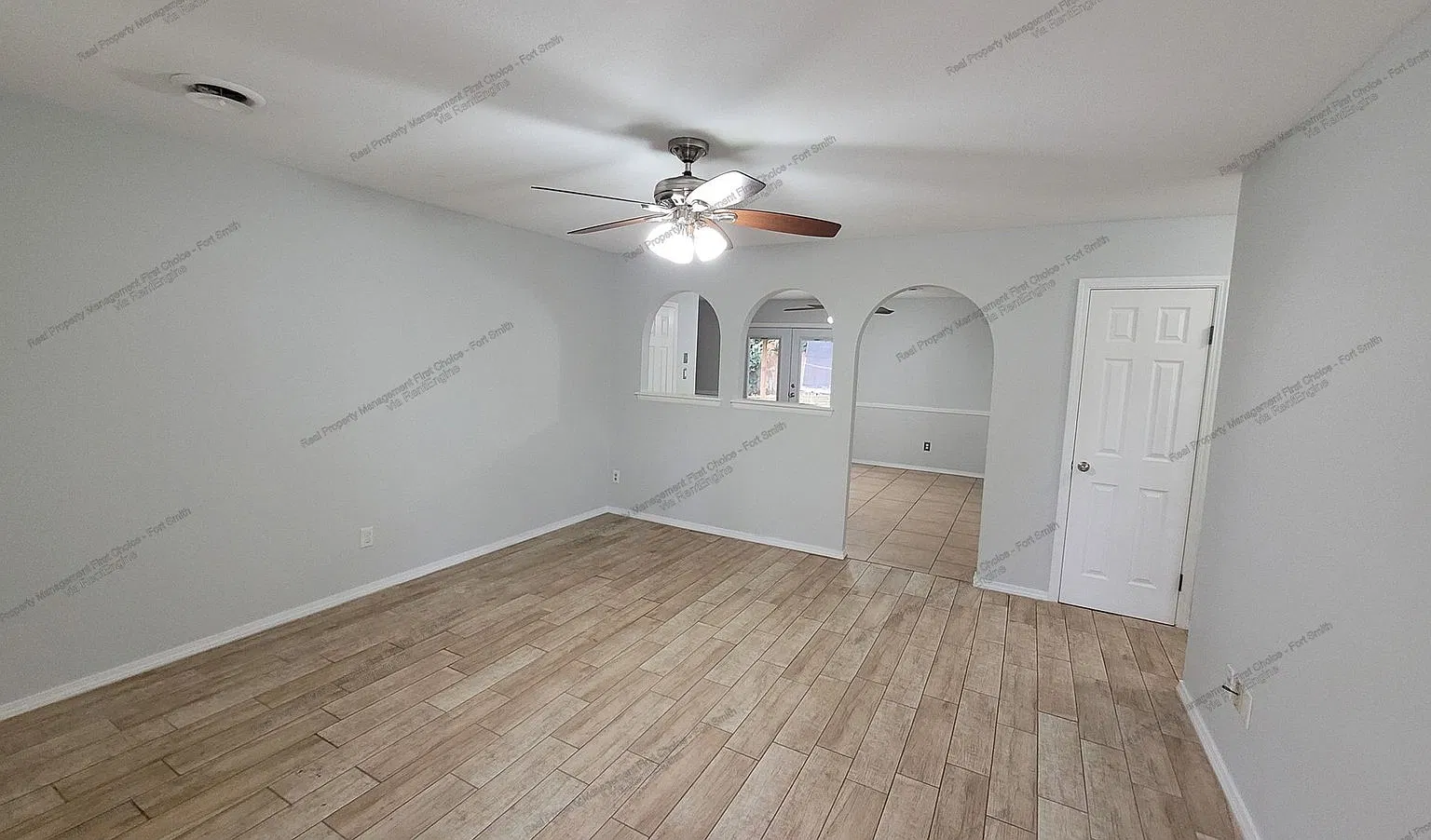 3 bed, 2.0 bath, 1298 sqft, $1,400 — Photo 2