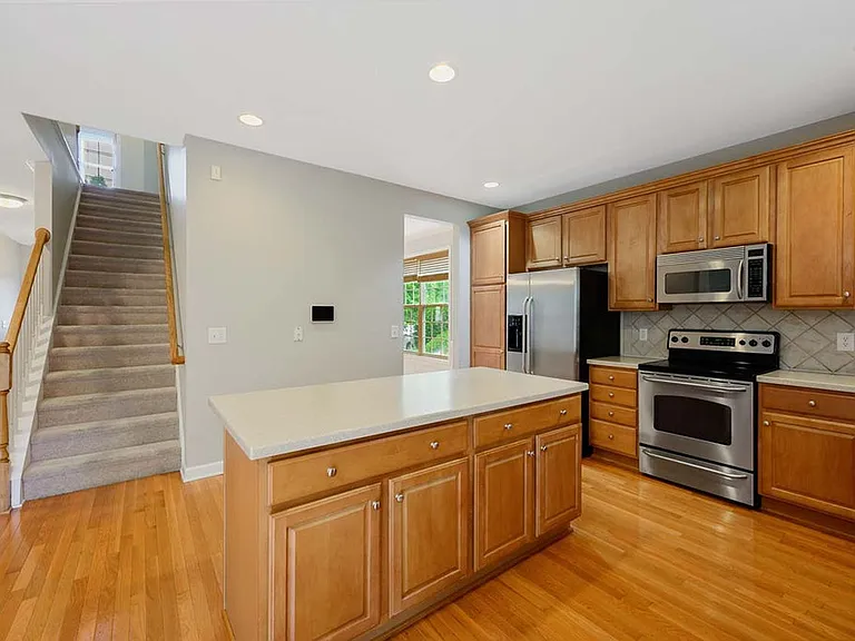 1408 Lindenberg Sq — Photo 7