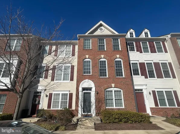42868 Pamplin Ter, Chantilly, VA 20152