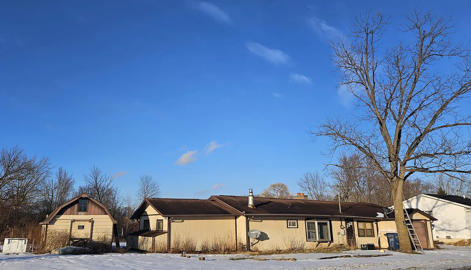 2021 E Bristol Rd photo 1