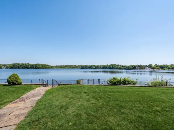 101 Pond St #101, Braintree, MA 02184