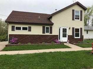 417 Mill St, Fox Lake, WI 53933