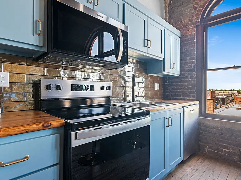 Brand new apartments in downtown Springfield! — Photo 30