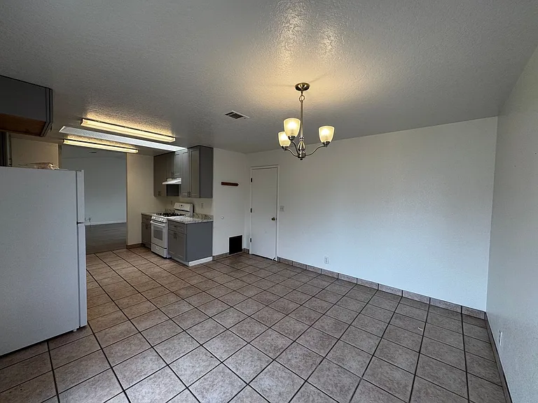3525 Tracey Ct — Photo 6