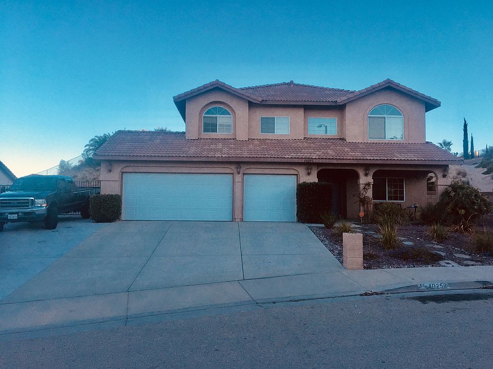 5+3 Pool home with RV Garage