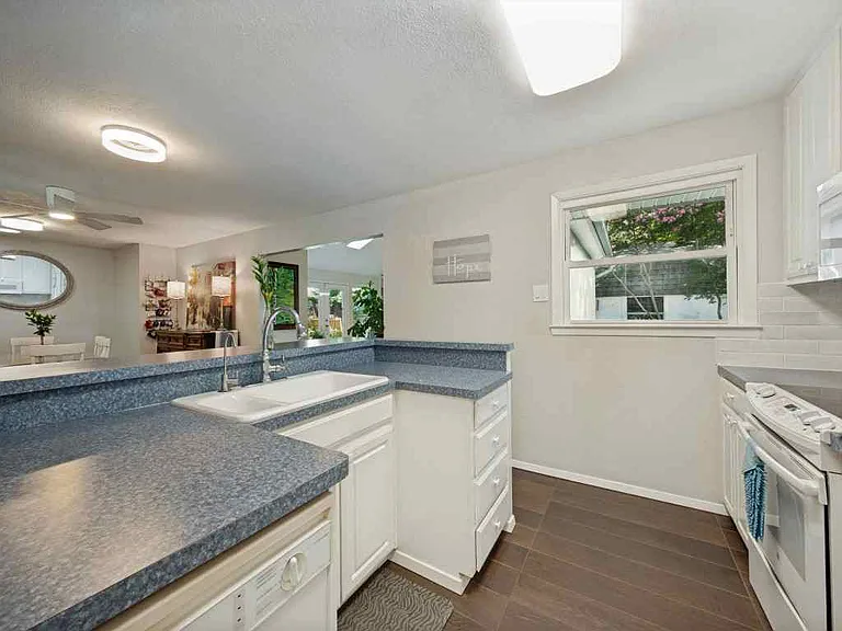 3032 Hollandale Ln — Photo 10
