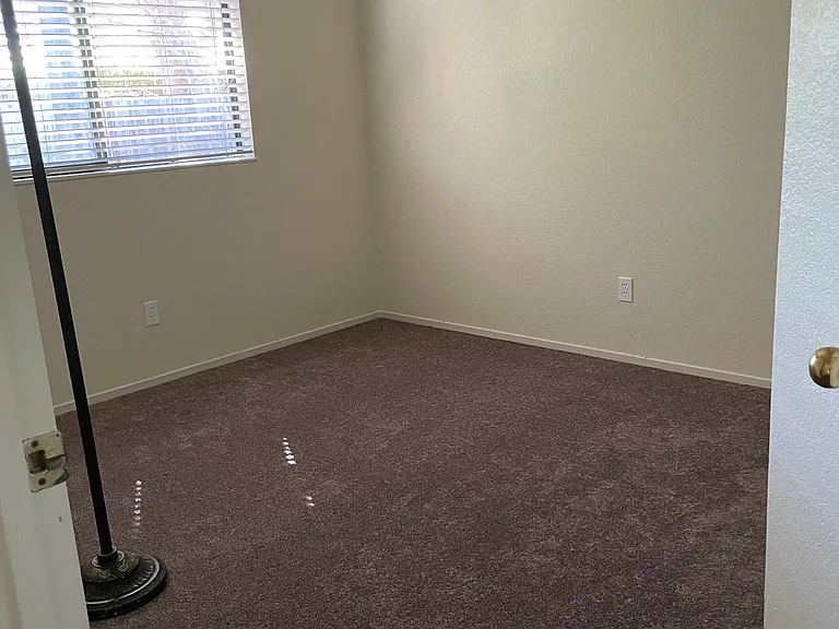 548 Eldridge Ave — Photo 5
