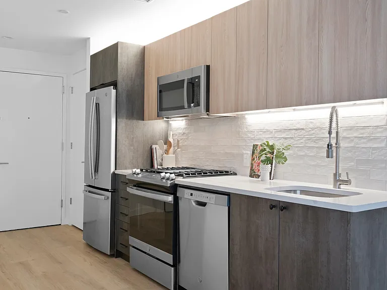 *Photos shown are of unit 488 with terrace. This unit does not have a terrace*