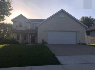 2005 4th St NE, Waseca, MN 56093