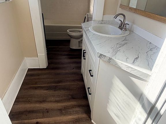 4th image of 707 S Court St