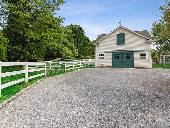 2nd image of 4 Holly Ln