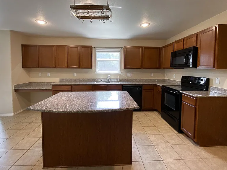 6940 Derbyshire Dr — Photo 8