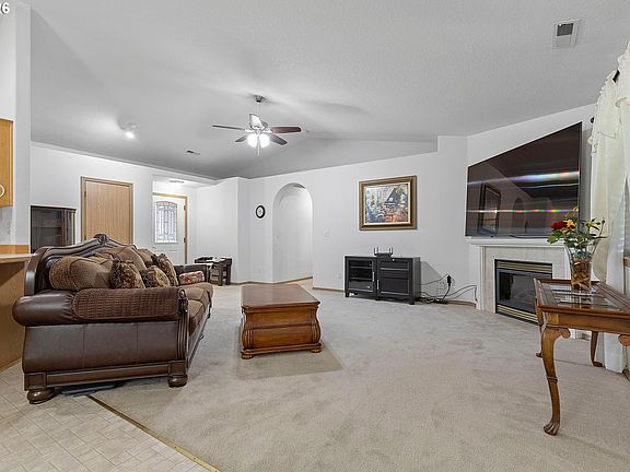 3rd image of 709 Toliver Dr