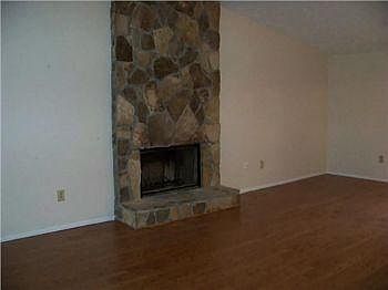 3rd image of 110 Oak Bridge Ct