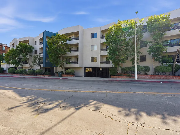 1037 N Vista St #206 — Photo 1