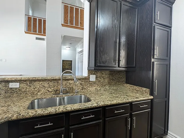 650 W Kent Pl — Photo 16