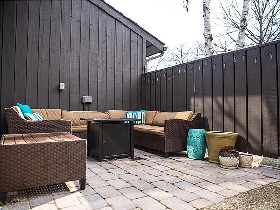 3rd image of 450 Willow Cir #24