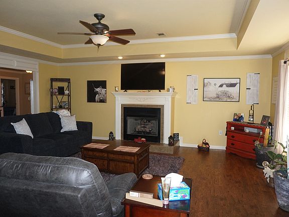 2nd image of 802 Skyline Dr