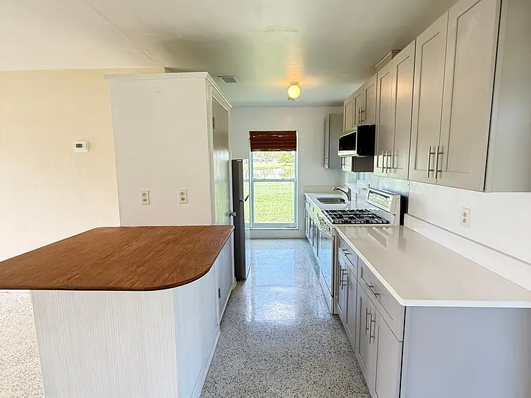3231 SE Monte Vista St — Photo 5