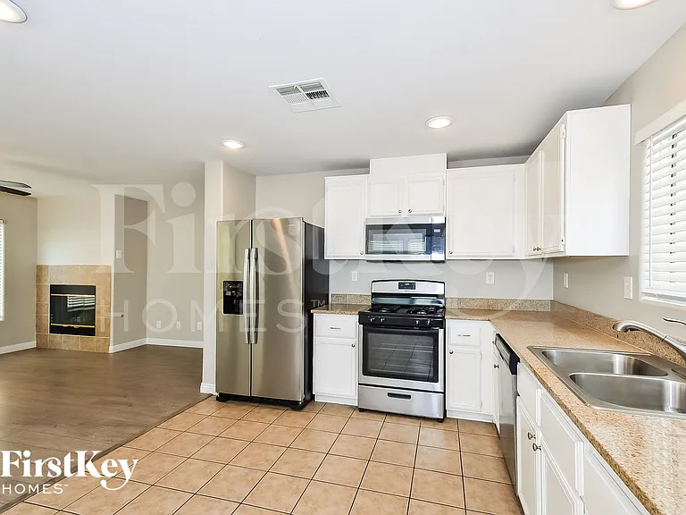 4822 Canary Diamond Ave — Photo 7