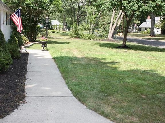 Manicured Front Walkway