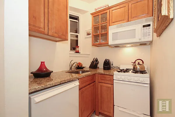 Rented by Halstead Real Estate | media 15