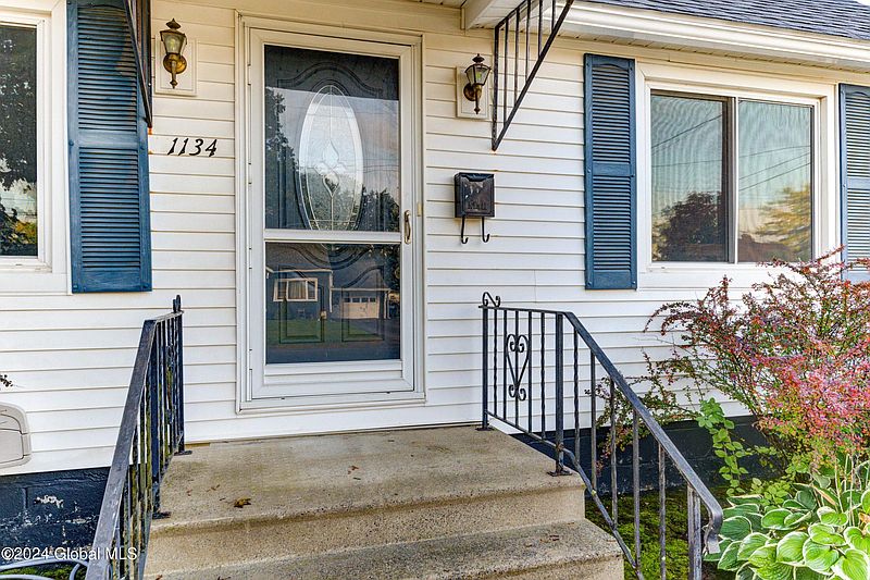 3rd image of 1134 Fayette Drive