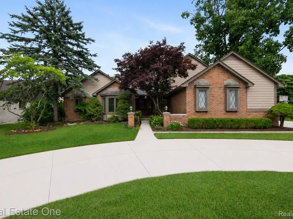 5277 Waterview Dr, West Bloomfield, MI 48323
