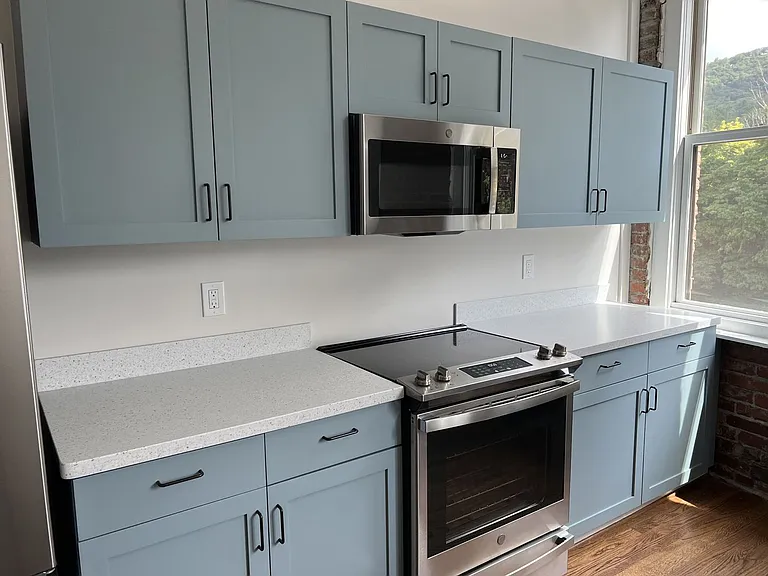 599 W King St — Photo 13